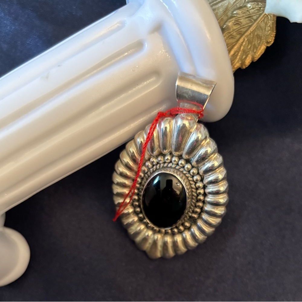 Elegant 925 Pendant with Black Stone